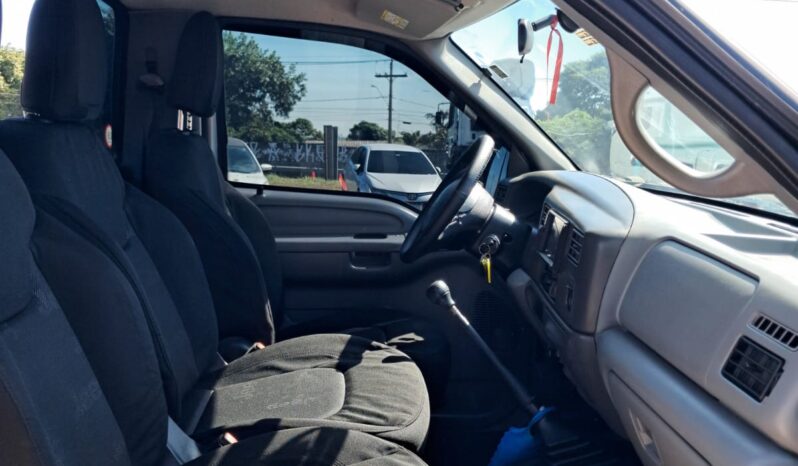 Ford F-250 XL 4X2 – (2004) completo