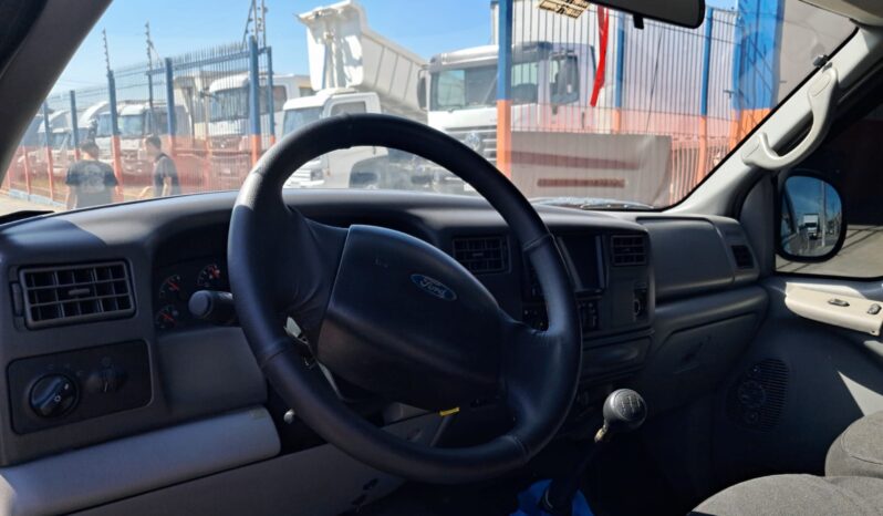 Ford F-250 XL 4X2 – (2004) completo
