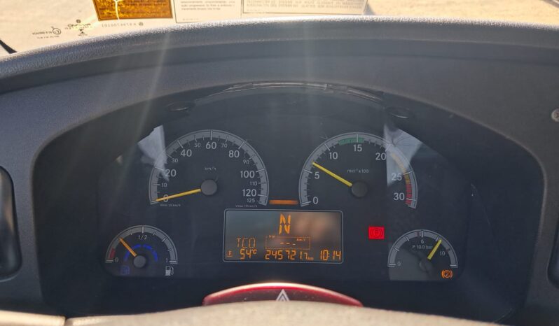MB Accelo 815C 4X2 Baú Carga Seca – (2016) completo
