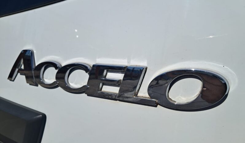 MB Accelo 815C 4X2 Baú Carga Seca – (2016) completo