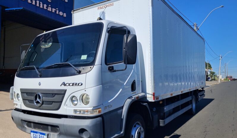 MB Accelo 815C 4X2 Baú Carga Seca – (2016) completo