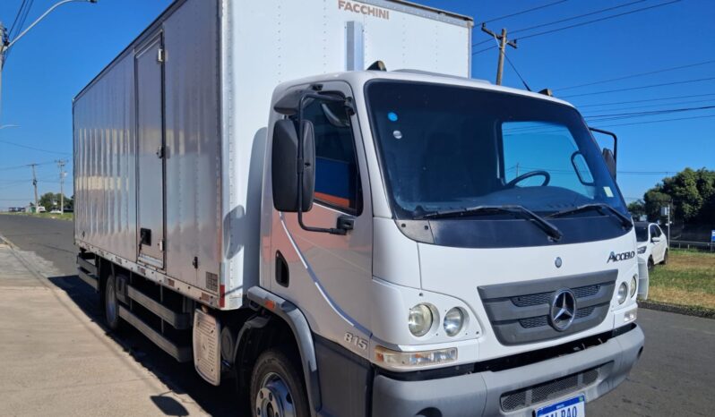 MB Accelo 815C 4X2 Baú Carga Seca – (2016) completo