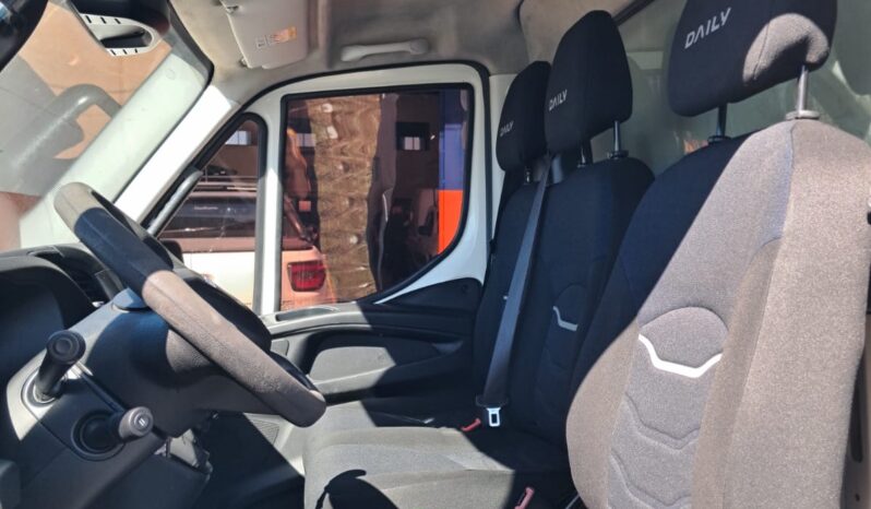 Iveco Daily 35.150 Baú Carga Seca – (2021) completo