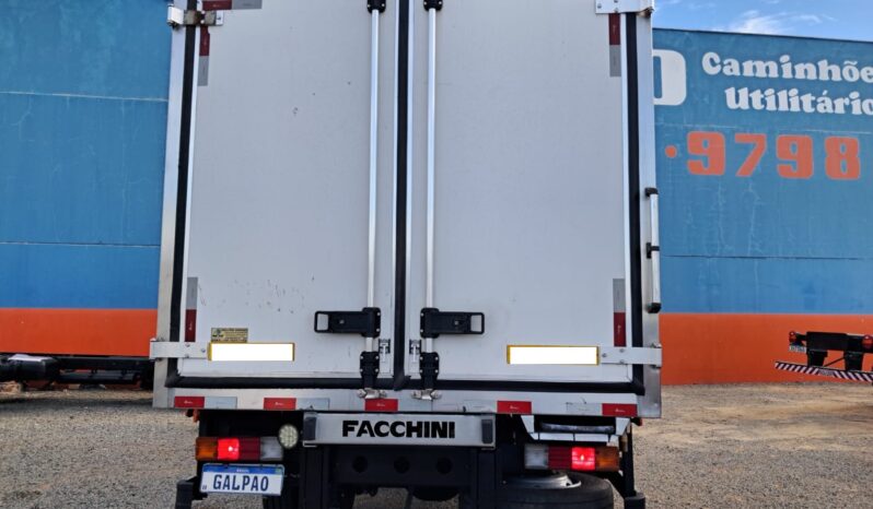 MB Accelo 1016 4X2 Baú Refrigerado – (2012) completo