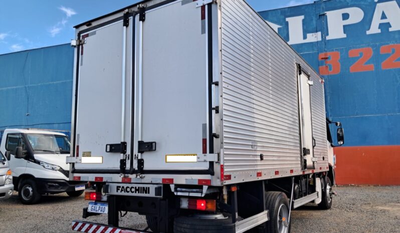 MB Accelo 1016 4X2 Baú Refrigerado – (2012) completo