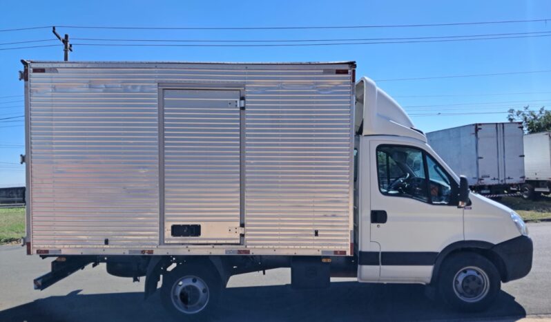 Iveco Daily 35S14 Baú Carga Seca – (2014) completo