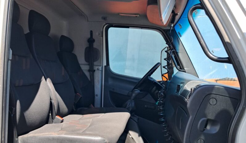 M.Benz Accelo 1016 4X2 Baú Carga Seca – (2021) completo