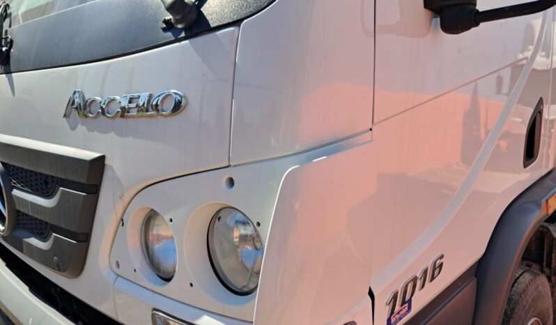 M.Benz Accelo 1016 4X2 Baú Carga Seca – (2021) completo