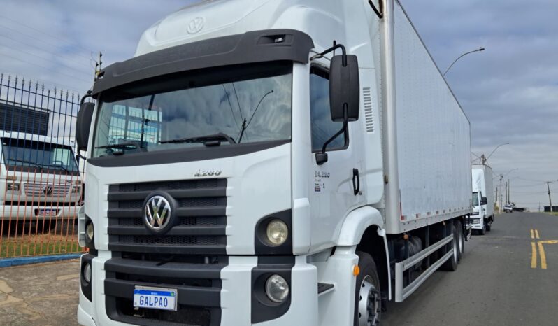 VW 24.280 6X2 PRIME Baú Carga Seca – (2021) completo