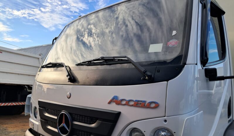 MB Accelo 1016 4X2 Baú Refrigerado – (2012) completo