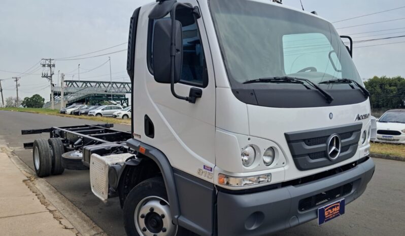 MB Accelo 815C Chassis 4X2 – (2013) completo