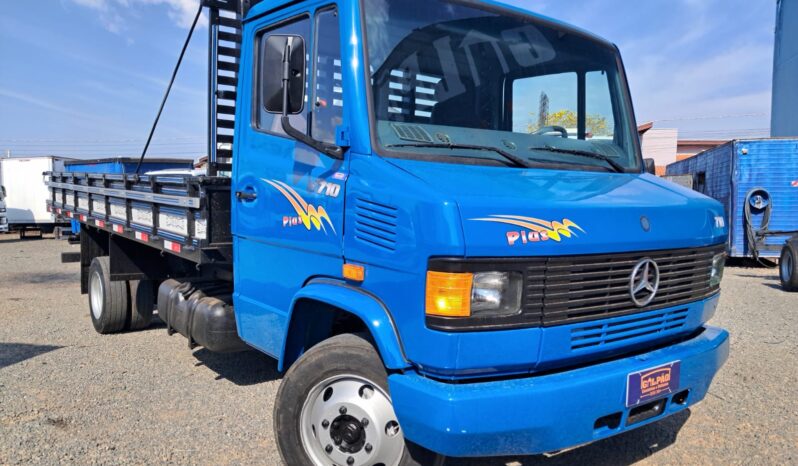 MB 710 Plus 4X2 Carroceria – (2009) completo