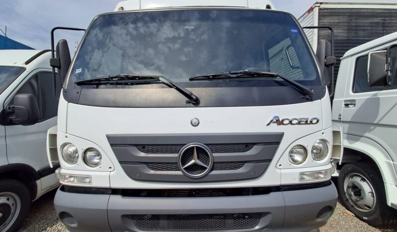 M.Benz Accelo 1016 4X2 Baú Carga Seca – (2021) completo
