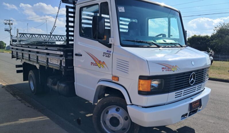 MB 710 Plus 4X2 Carroceria – (2011) completo