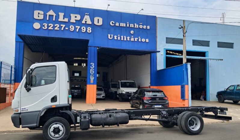MB Accelo 815C Chassis 4X2 – (2013) completo