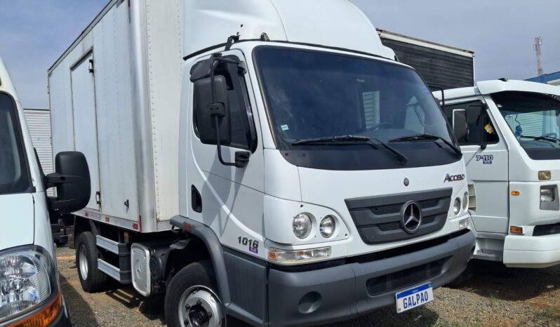 M.Benz Accelo 1016 4X2 Baú Carga Seca – (2021) completo
