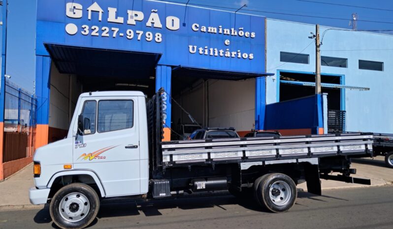 MB 710 Plus 4X2 Carroceria – (2011) completo