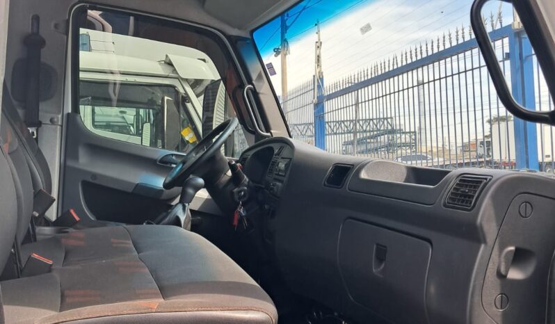 M.Benz Accelo 1016 4X2 Baú Carga Seca – (2021) completo
