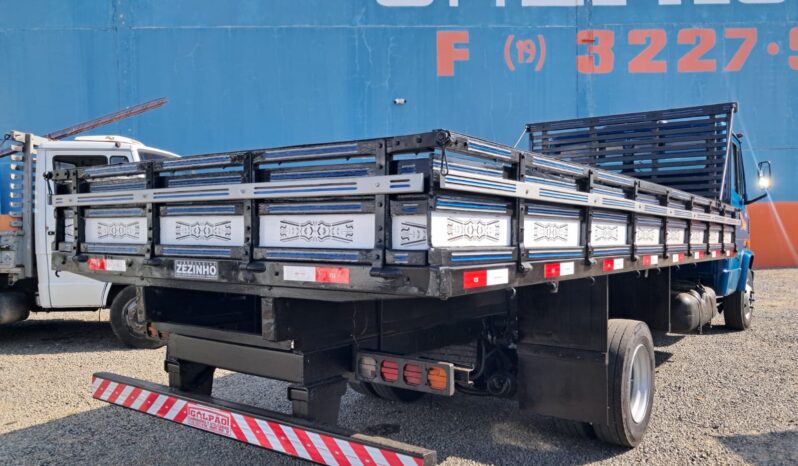 MB 710 Plus 4X2 Carroceria – (2009) completo