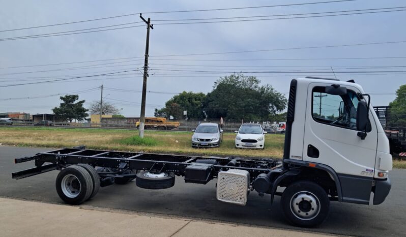 MB Accelo 815C Chassis 4X2 – (2013) completo