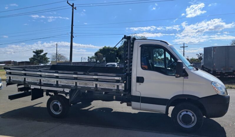Iveco Daily 35S14 Carroceria 4X2 – (2016) completo