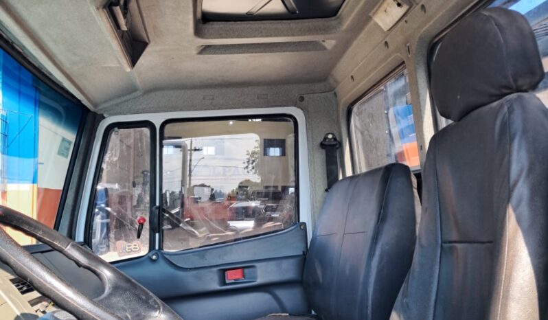 MB 710 Plus 4X2 Carroceria – (2011) completo