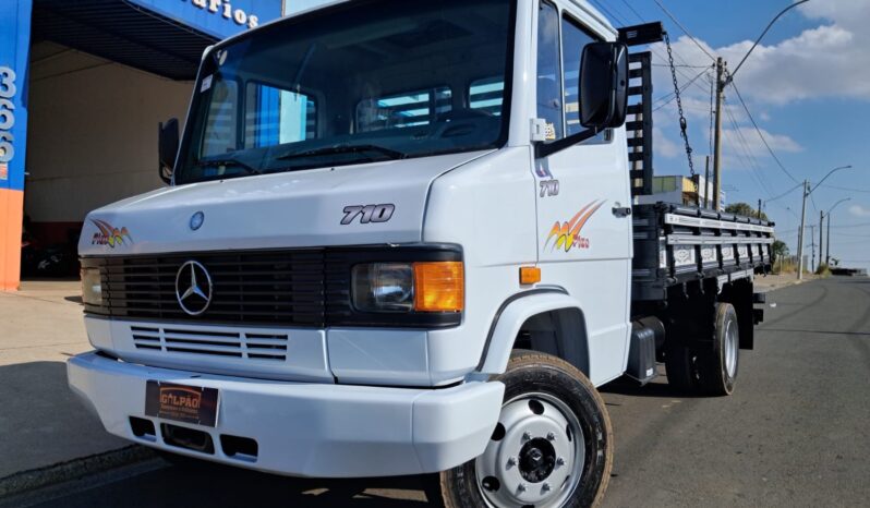 MB 710 Plus 4X2 Carroceria – (2011) completo