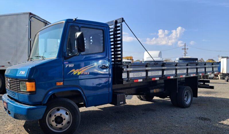 MB 710 Plus 4X2 Carroceria – (2009) completo