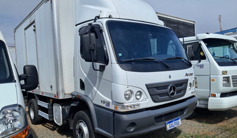 M.Benz Accelo 1016 4X2 Baú Carga Seca – (2021) completo