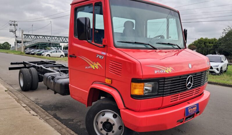 MB 710 Plus 4X2 Carroceria – (2011) completo