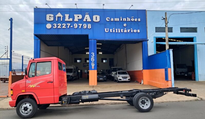MB 710 Plus 4X2 Carroceria – (2011) completo