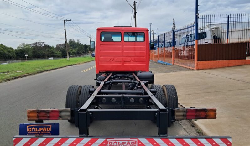 MB 710 Plus 4X2 Carroceria – (2011) completo