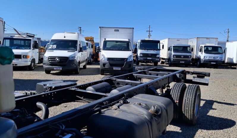 M.Benz Accelo 815C Chassis 4X2 – (2015) completo