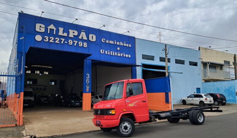 MB 710 Plus 4X2 Carroceria – (2011) completo